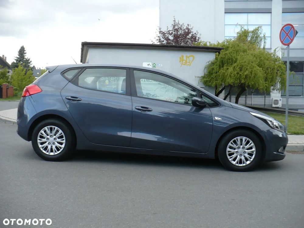 Kia Ceed 1.6 GDI Dream-Team Edition - 2