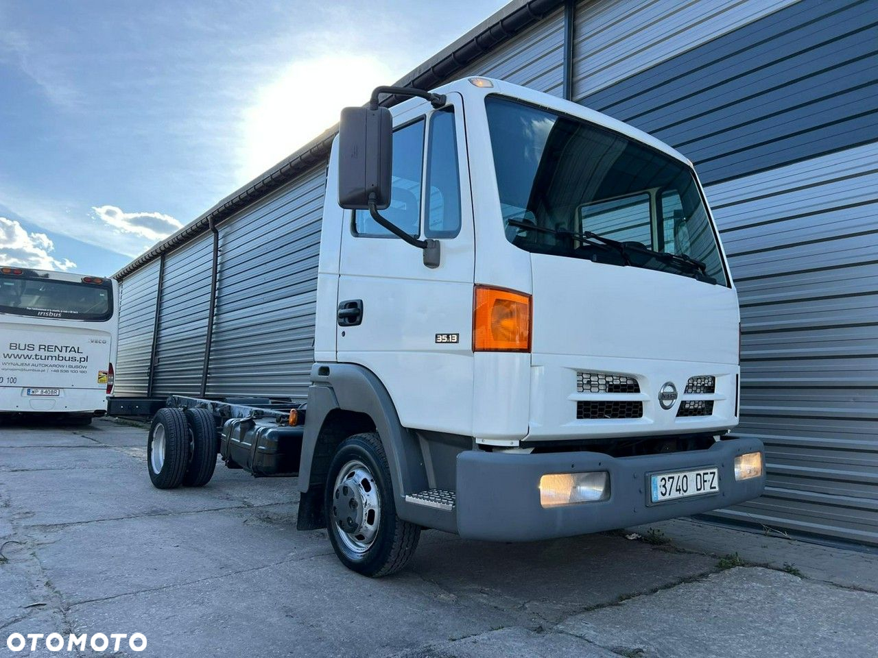 Nissan Atleon - 2