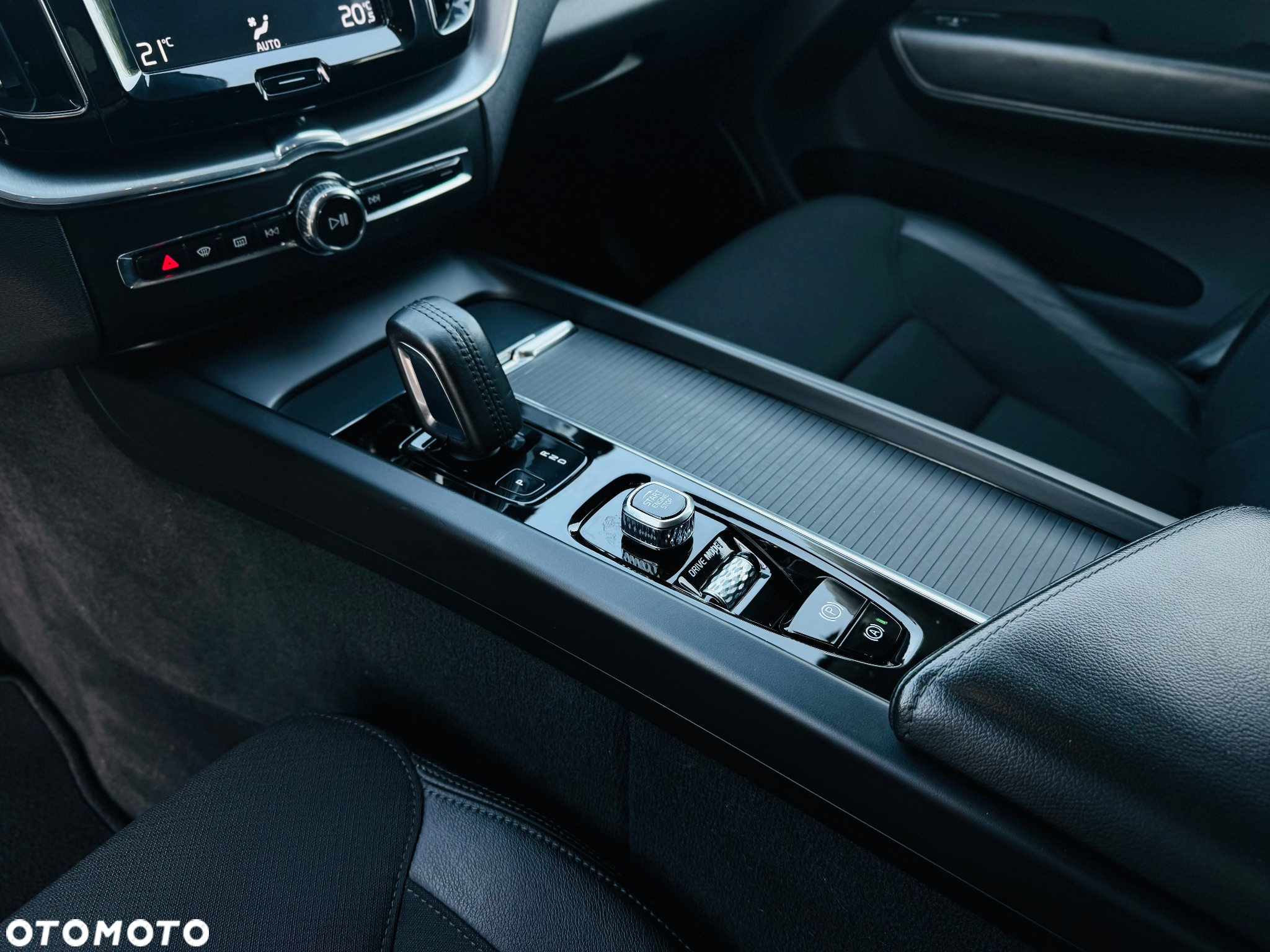 Volvo XC 60 B4 D AWD Geartronic Momentum Pro - 13