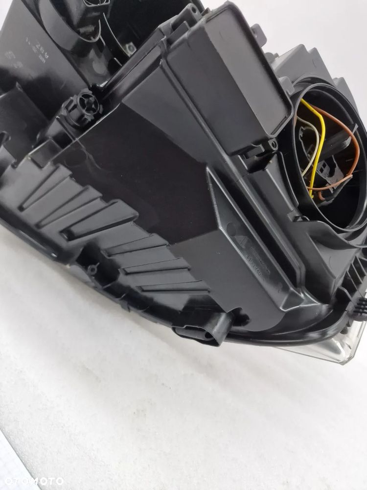VW T5 LIFT 7E0 MULTIVAN 10- PRAWA ZWYKŁA LAMPA PRZEDNIA PRZÓD , NR 7E1941016J , NR AUKCJI LA63 - 20