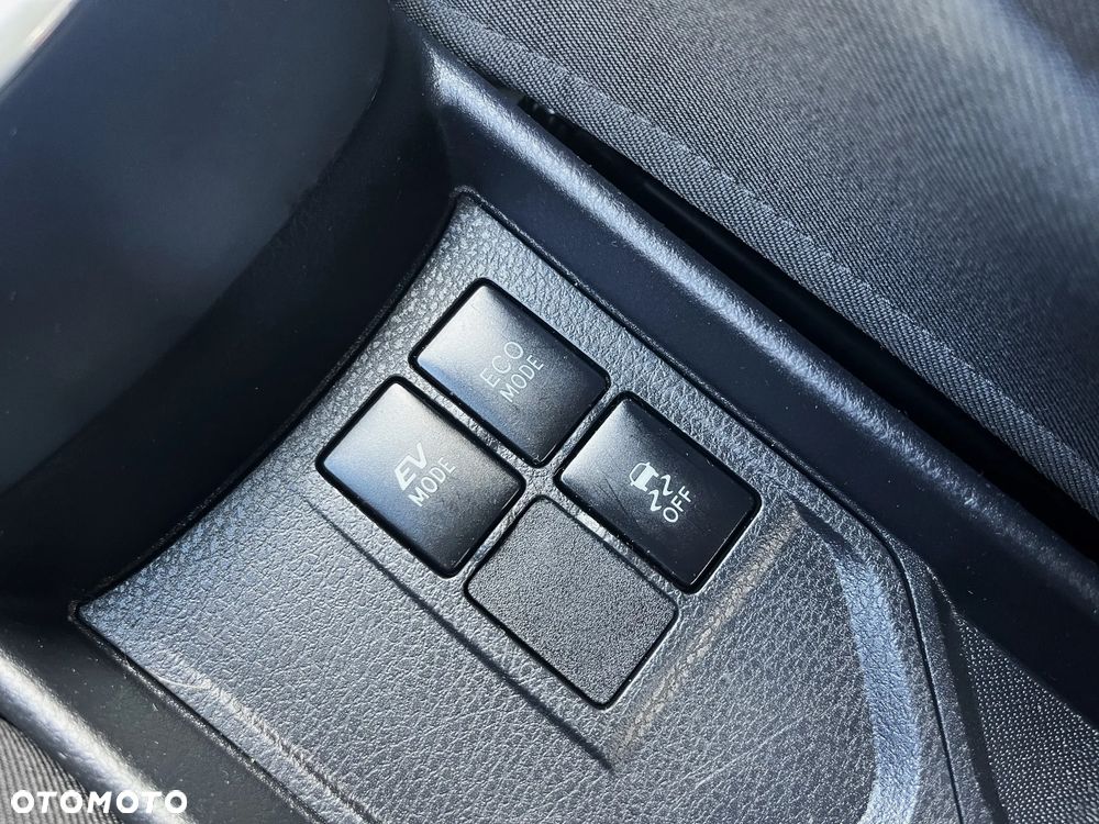 Toyota Yaris ver-hybrid-1-5-comfort - 26
