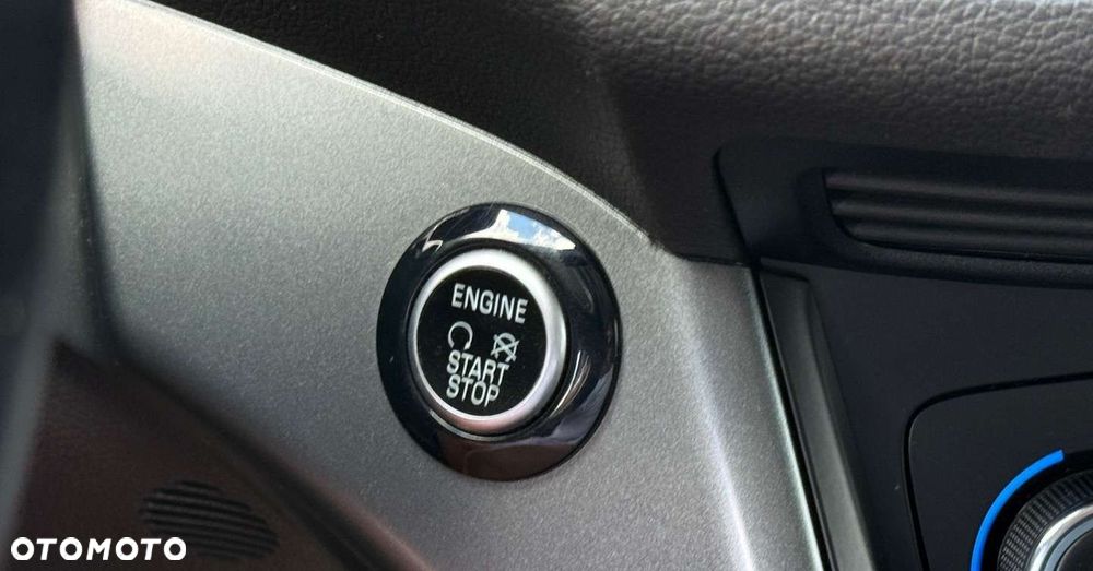 Ford Kuga - 25