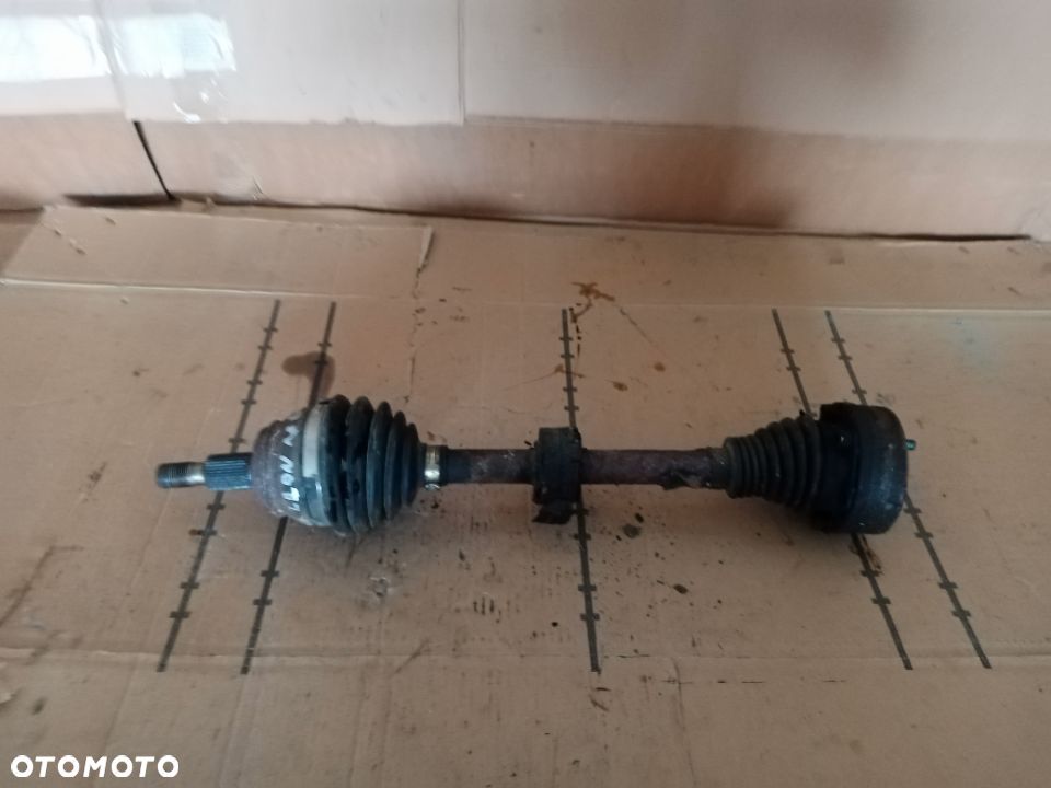 Półoś lewa krótka półośka Seat Leon 1.8 20.V - 1