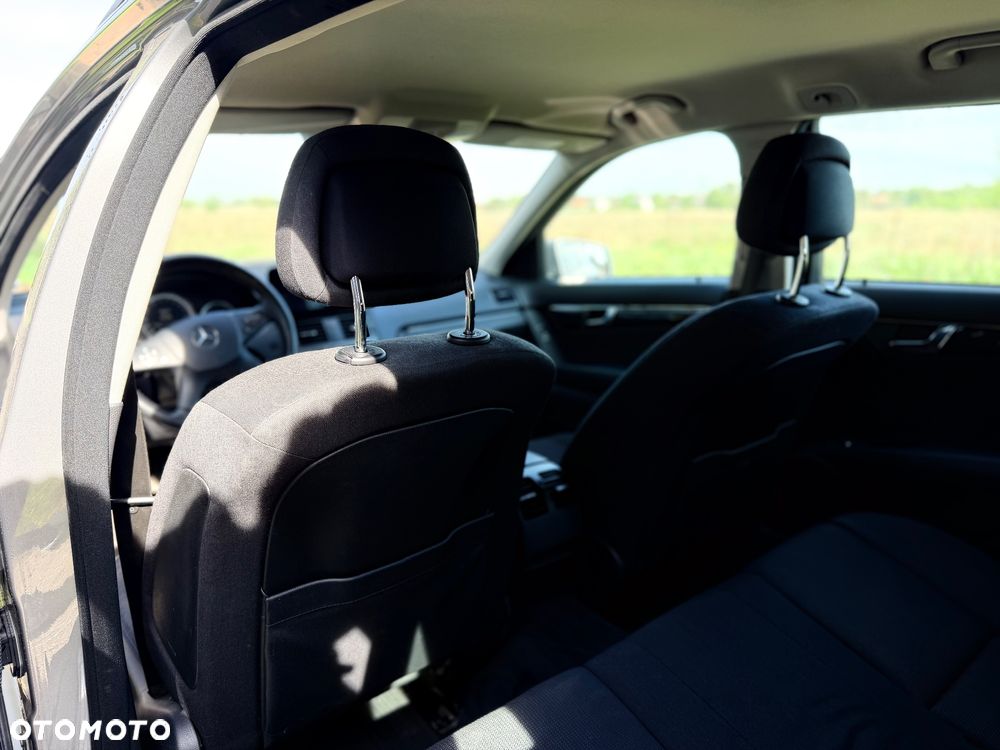 Mercedes-Benz Klasa C 200 (BlueEFFICIENCY) 7G-TRONIC Avantgarde - 32