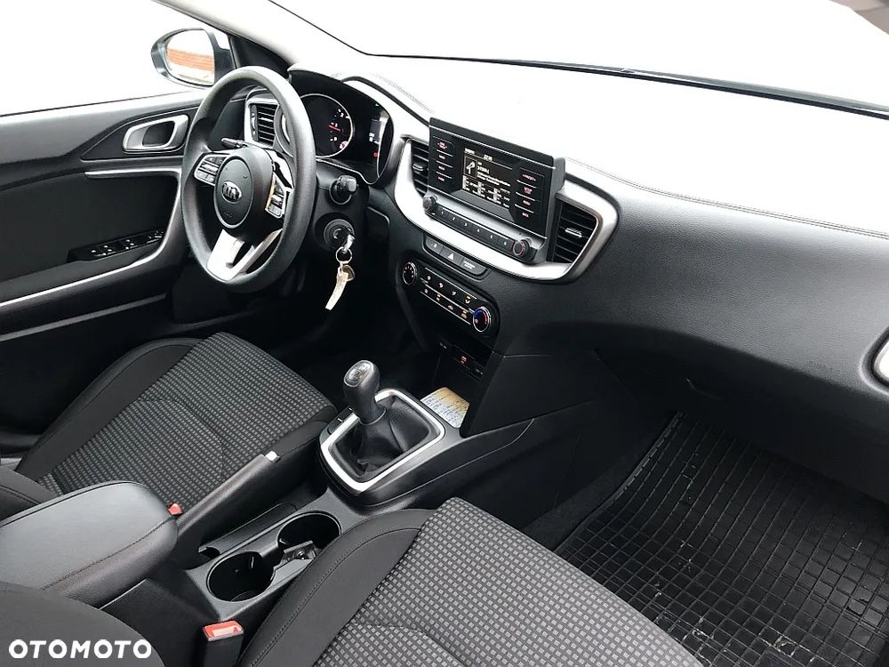 Kia Ceed 1.6 CRDi SCR M - 30