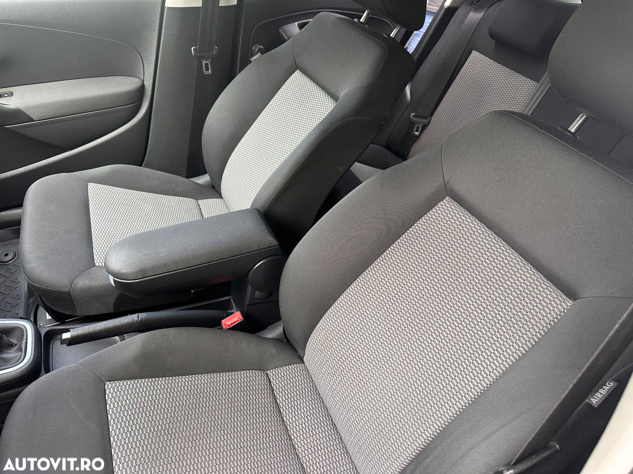 Volkswagen Polo - 8