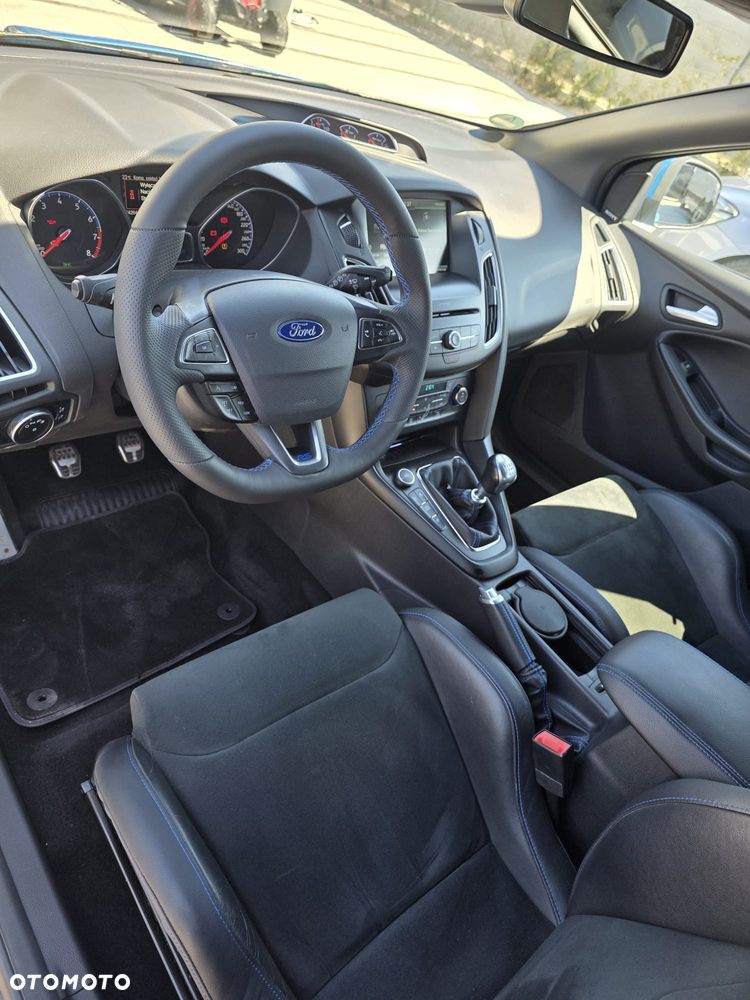 Ford Focus 2.3 EcoBoost RS - 9