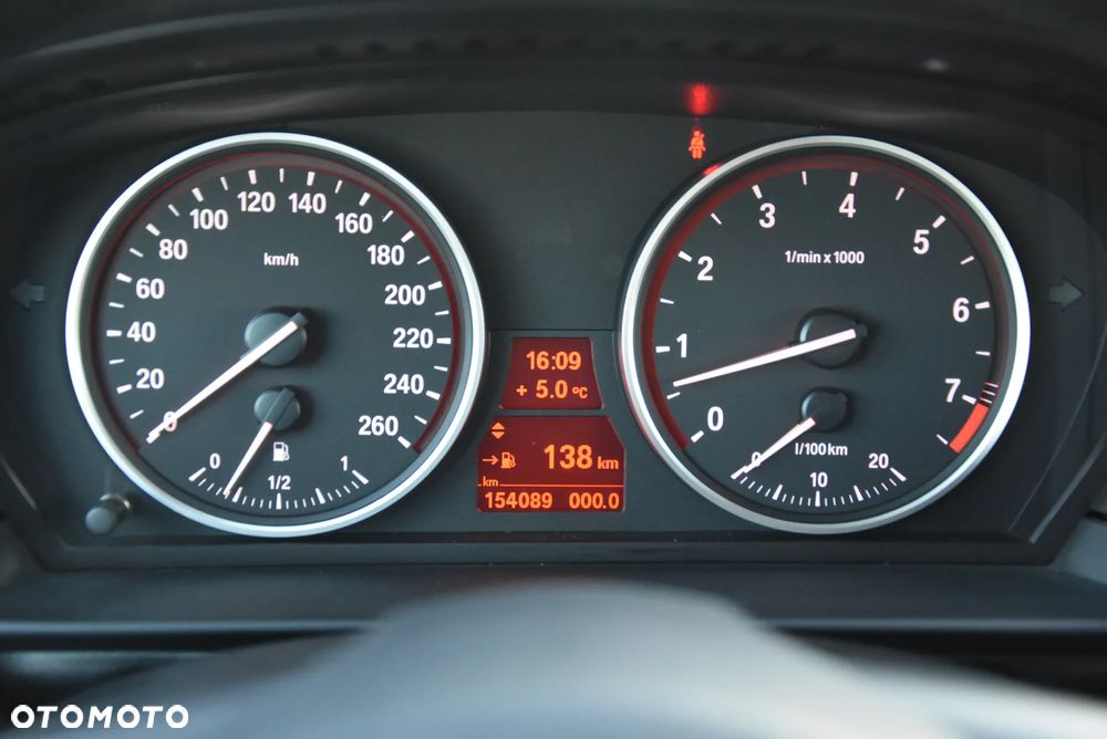 BMW Seria 5 523i Edition Exclusive - 32