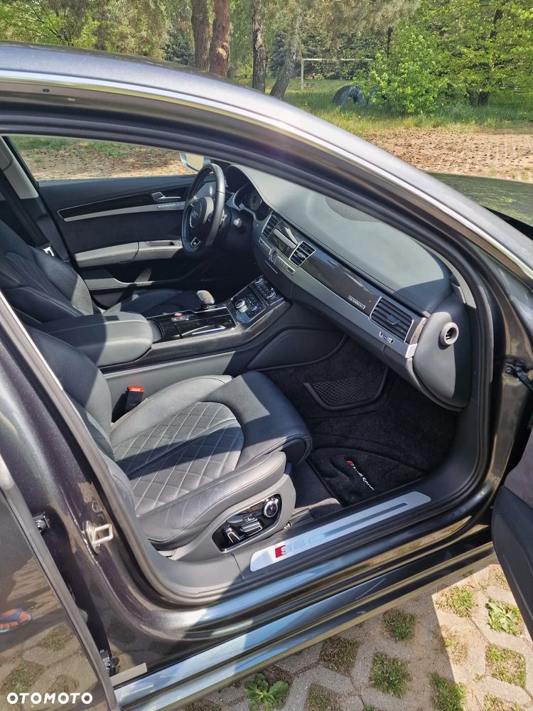 Audi S8 - 12