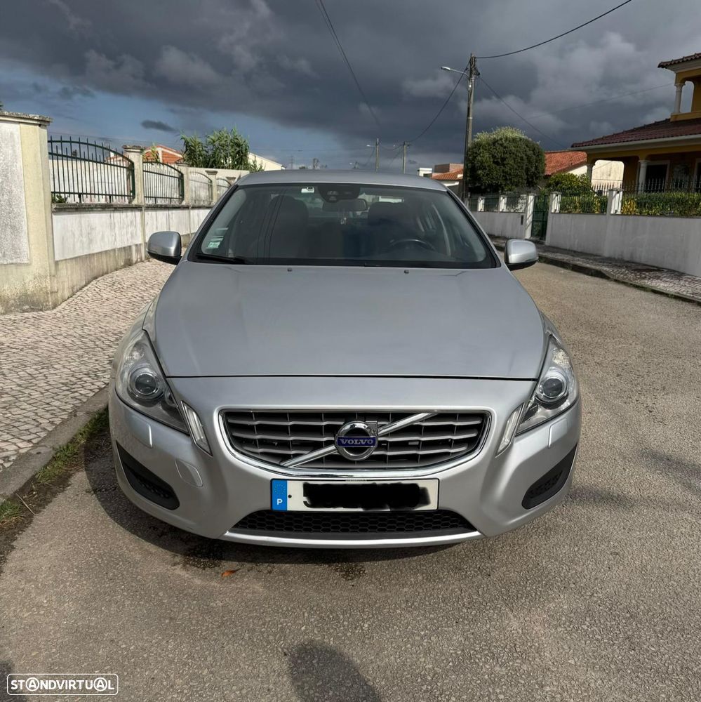 Volvo S60 2.0 D3 Momentum - 1