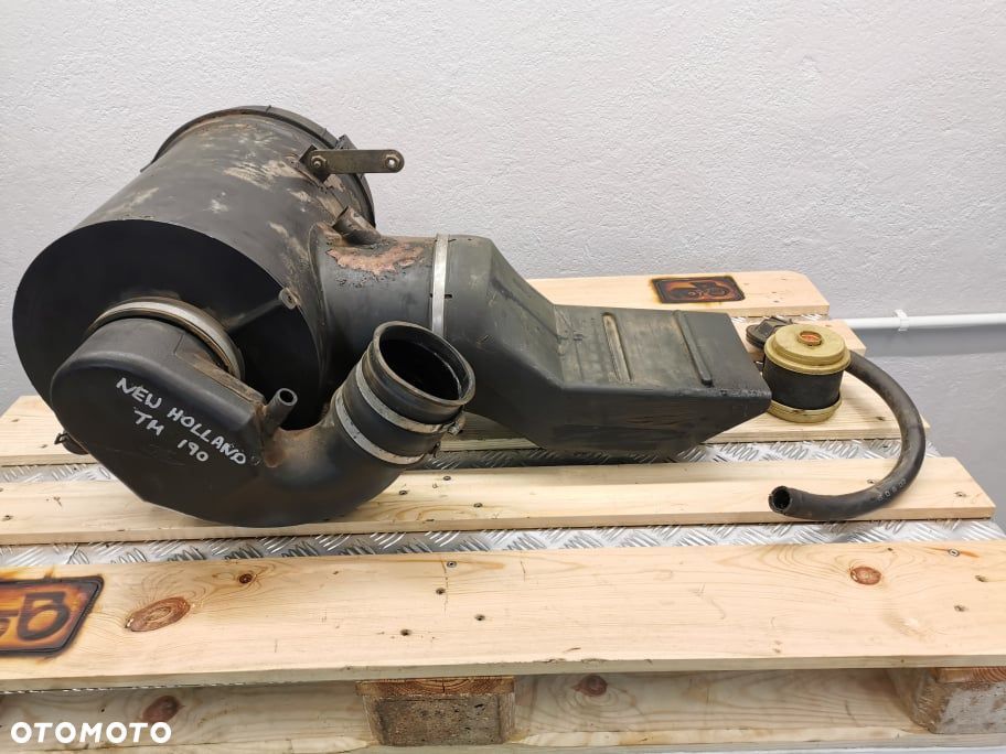 Obudowa filtra powietrza New Holland TM 190 - 1
