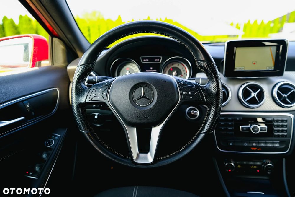 Mercedes-Benz GLA 200 7G-DCT Urban - 25