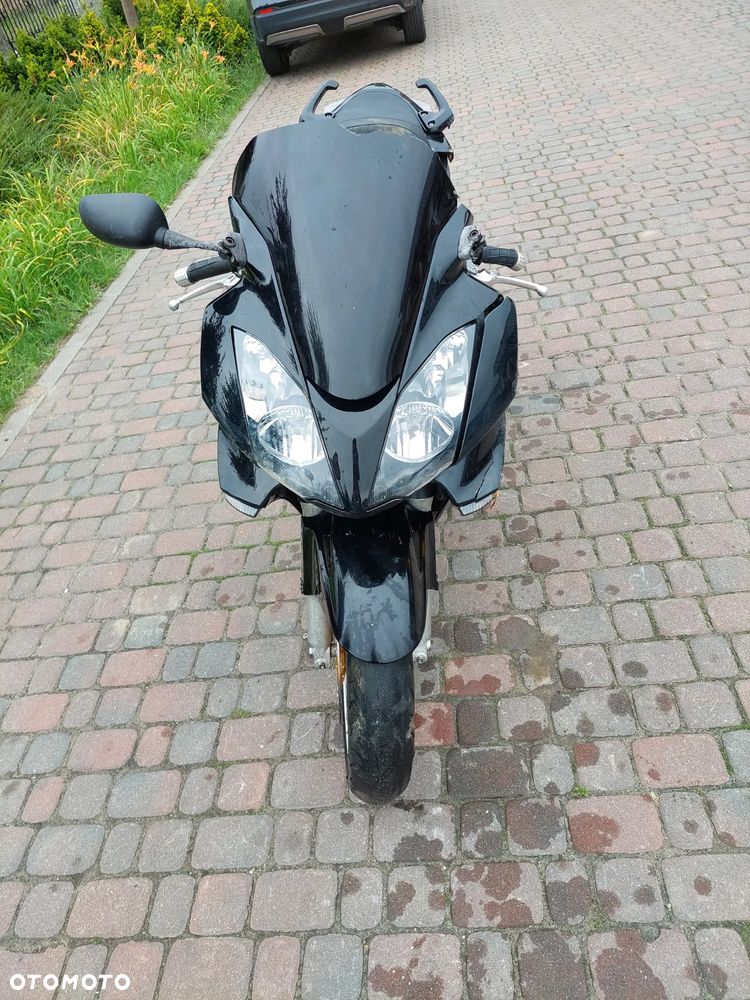 Honda VFR - 8
