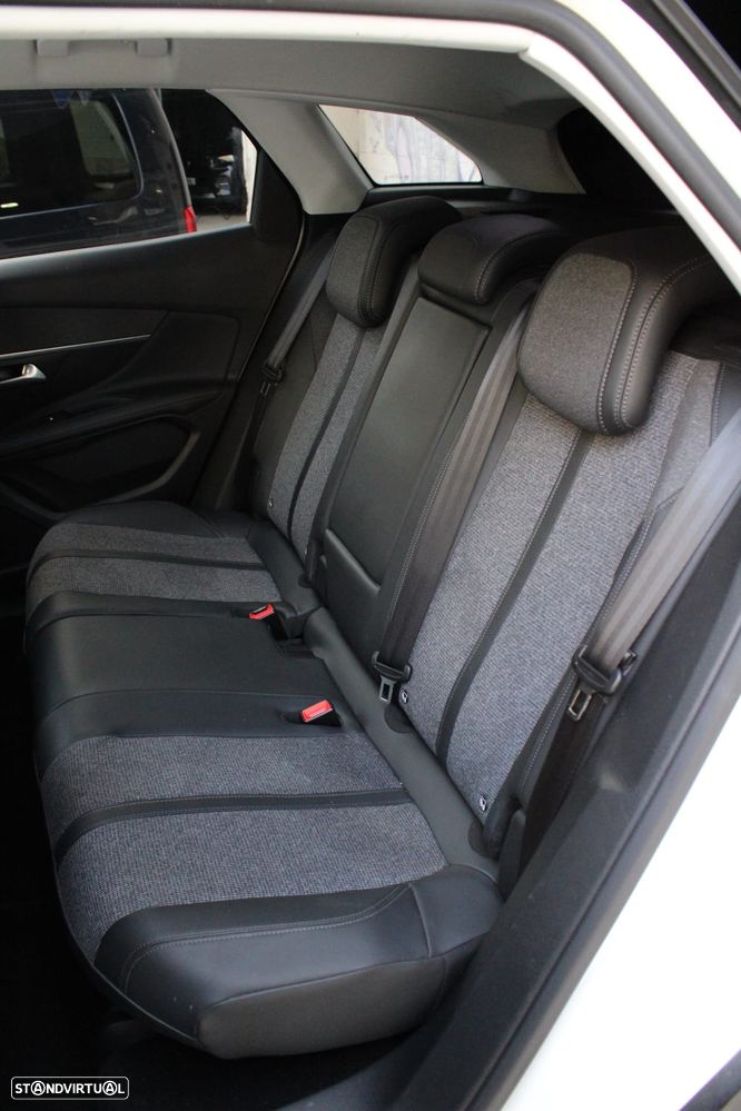 Peugeot 3008 PureTech 130 Stop & Start GPF EAT8 Allure - 29