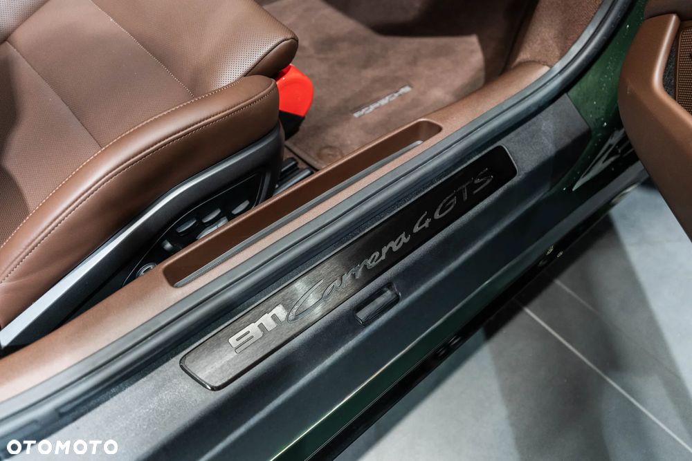 Porsche 911 Carrera T-Hybrid 4 GTS - 35