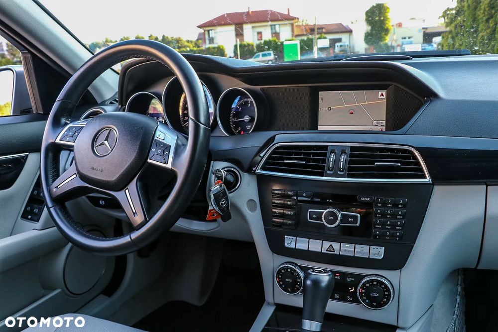 Mercedes-Benz Klasa C 200 CDI DPF Automatik Elegance - 39