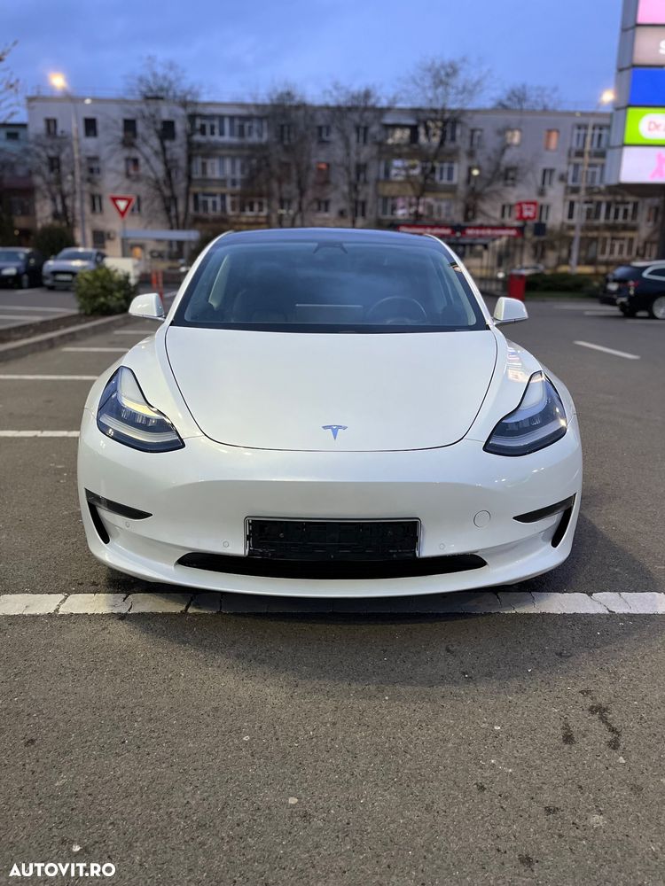 Tesla Model 3 - 1
