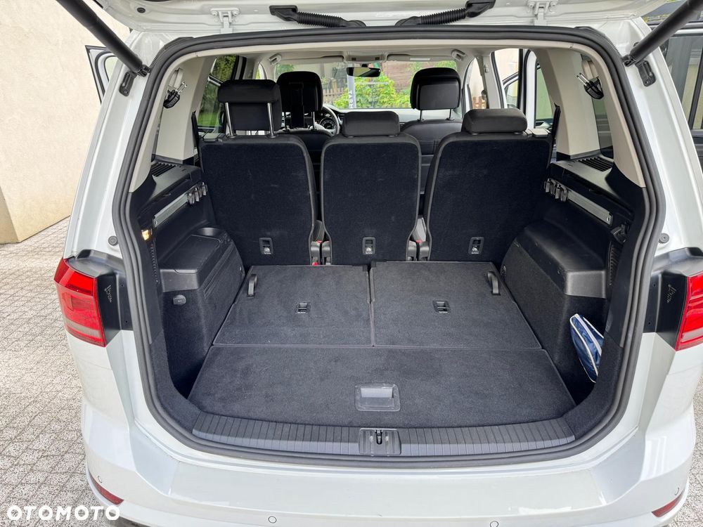 Volkswagen Touran - 12
