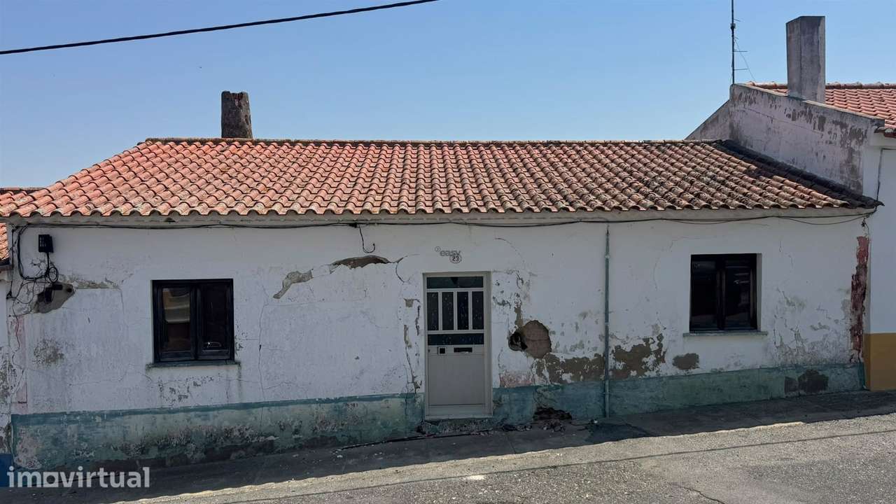 Moradia Térrea com 6 divisões para Total Renovação em Casével, Castro - Grande imagem: 3/24