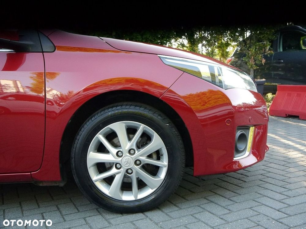 Toyota Corolla 1.6 Premium + - 16