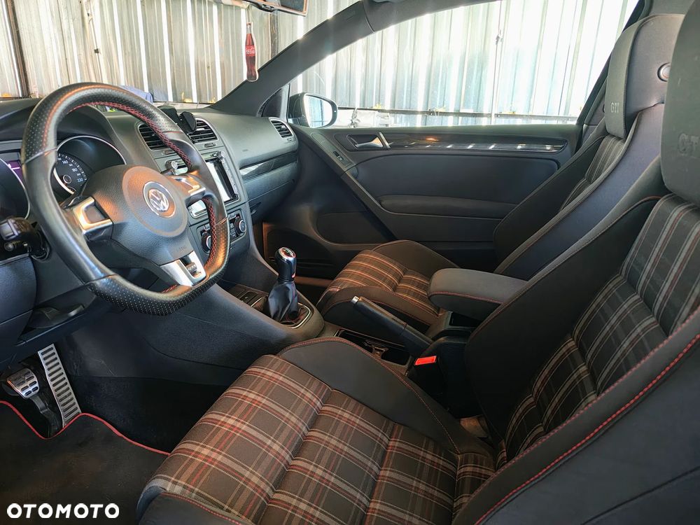 Volkswagen Golf - 16