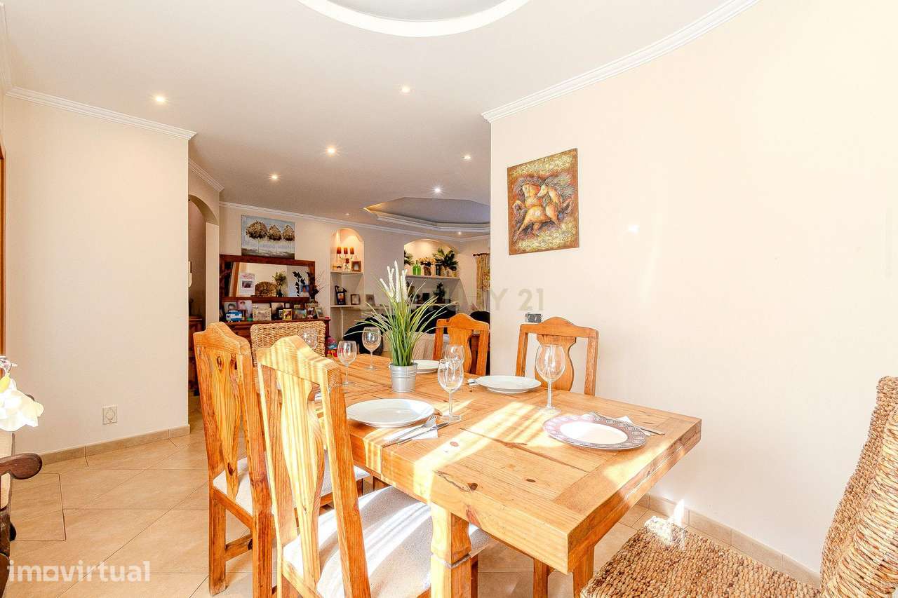Apartamento T3 com três suítes, quintal com zona de lazer e BBQ, garag - Grande imagem: 2/47