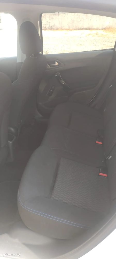 Peugeot 208 1.5 BlueHDi Signature - 7