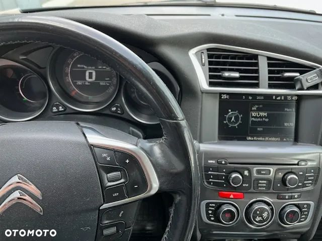Citroën C4 e-HDi 115 Exclusive - 1
