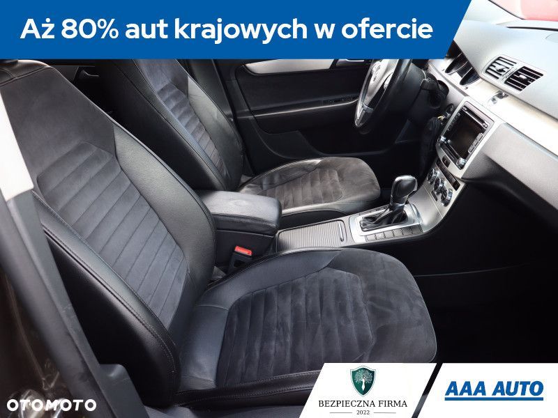 Volkswagen Passat - 11