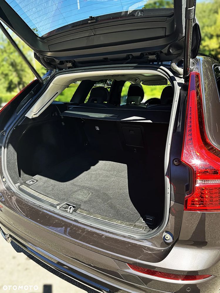 Volvo XC 60 B5 B AWD Plus Dark - 31