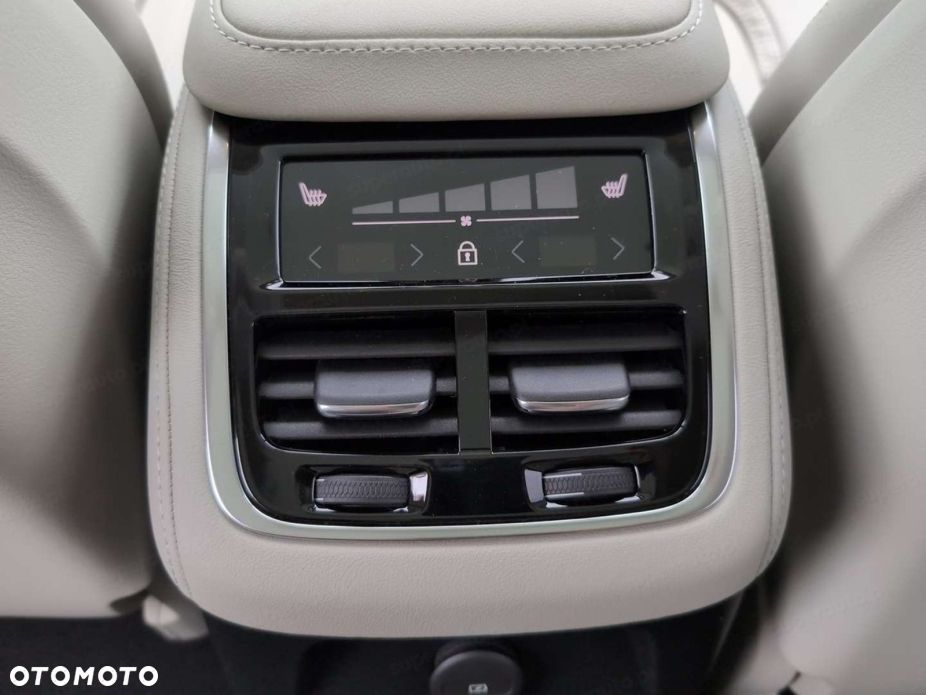 Volvo XC 60 B5 B AWD Ultra Bright - 16