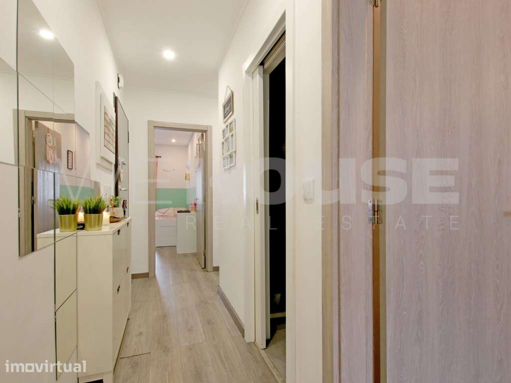 Apartamento T2 Renovado com Varanda - Excelente Localização ( Estaç... - Grande imagem: 4/19