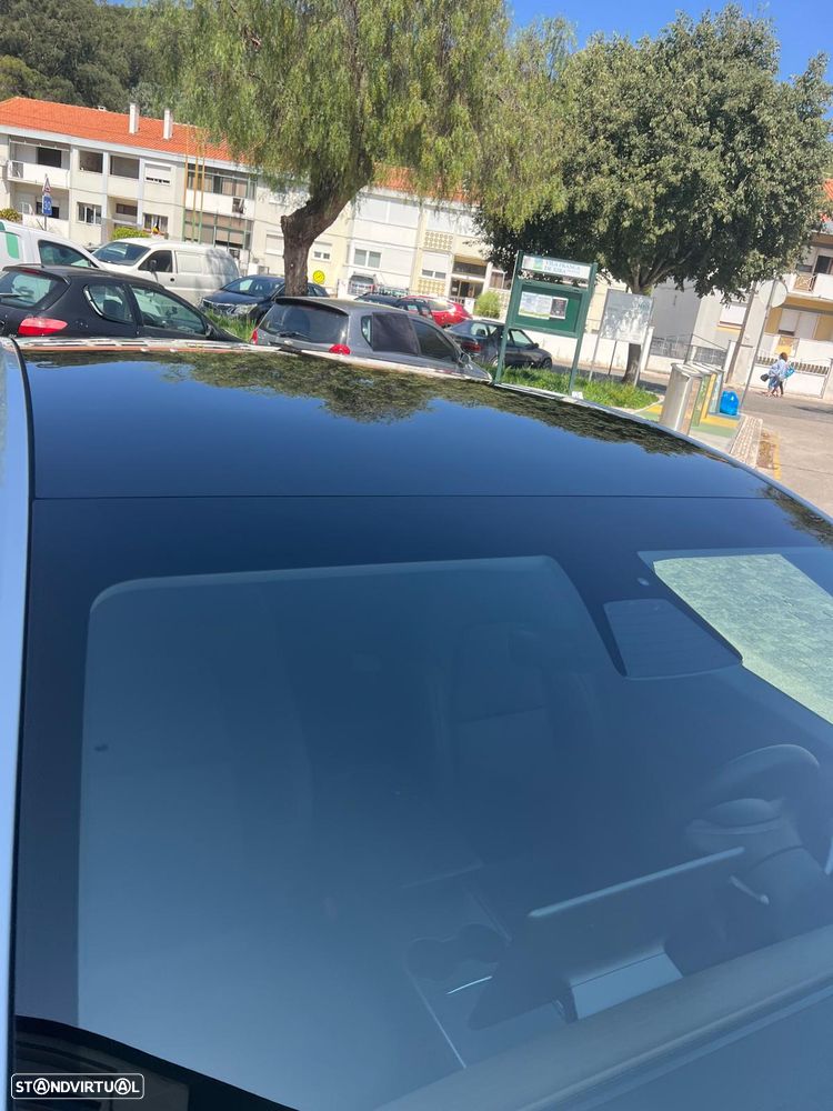 Tesla Model Y Long Range Dual Motor AWD - 9