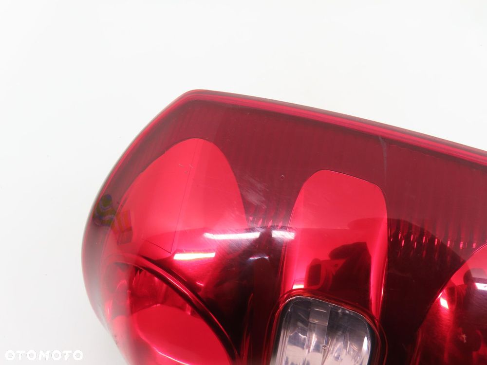 LAMPA PRAWA TYLNA TOYOTA RAV 4 II LIFT - 6