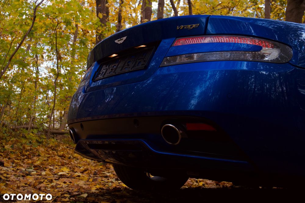 Aston Martin Virage - 12