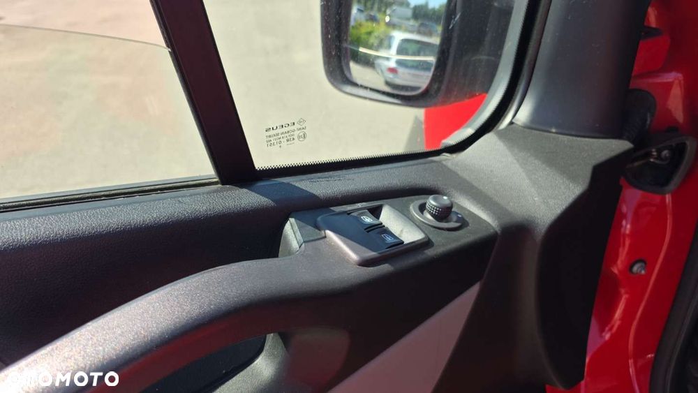 Nissan NV300 - 15
