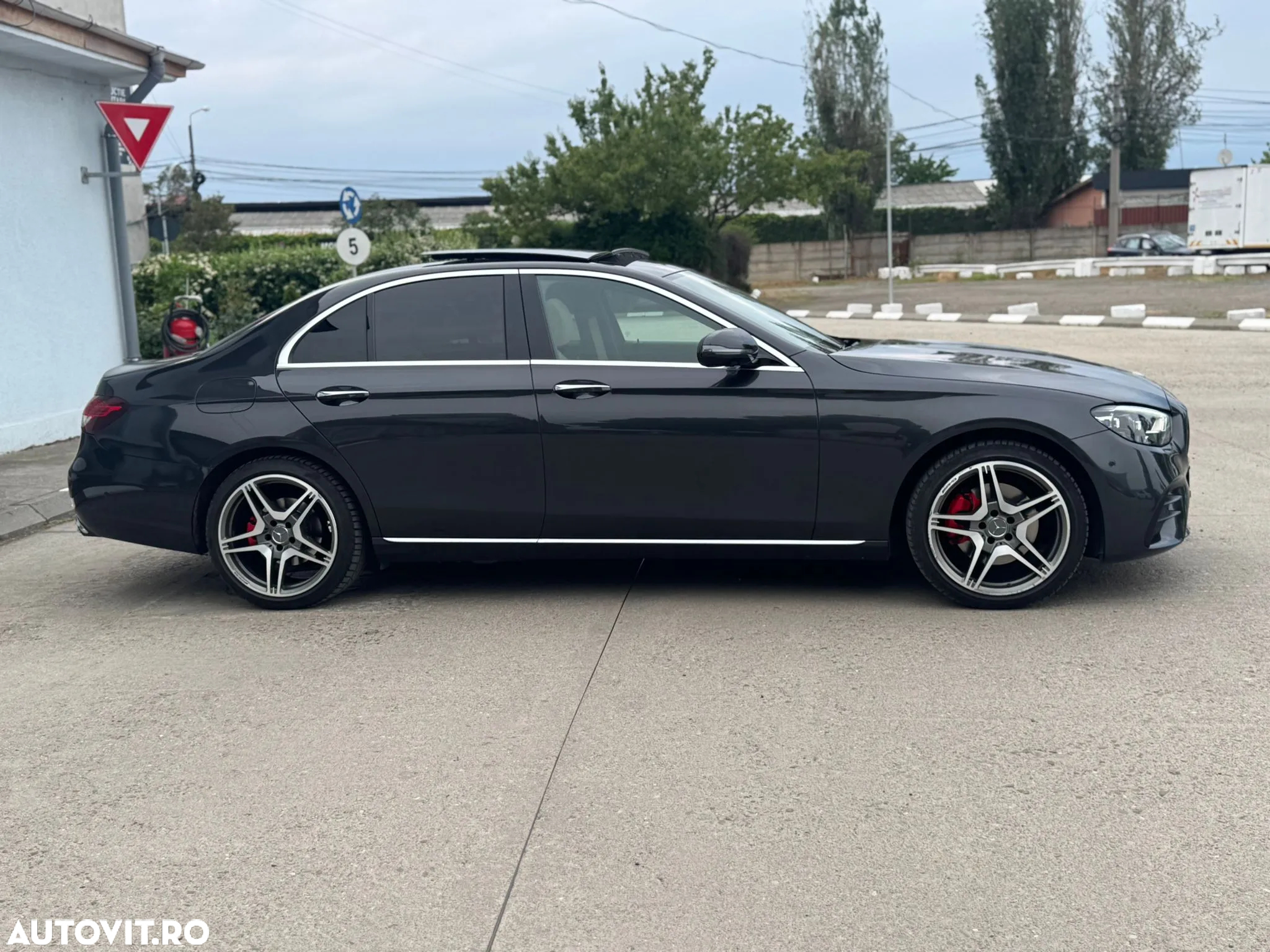 Mercedes-Benz E 220 d 4MATIC Aut. - 11