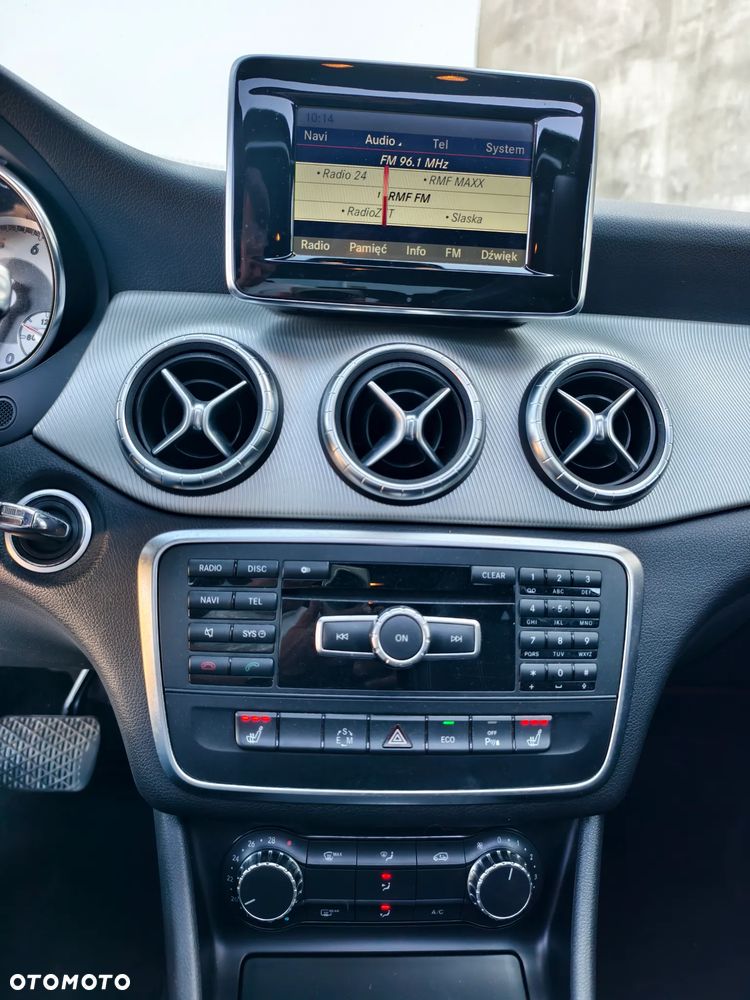 Mercedes-Benz CLA 200 7G-DCT - 20