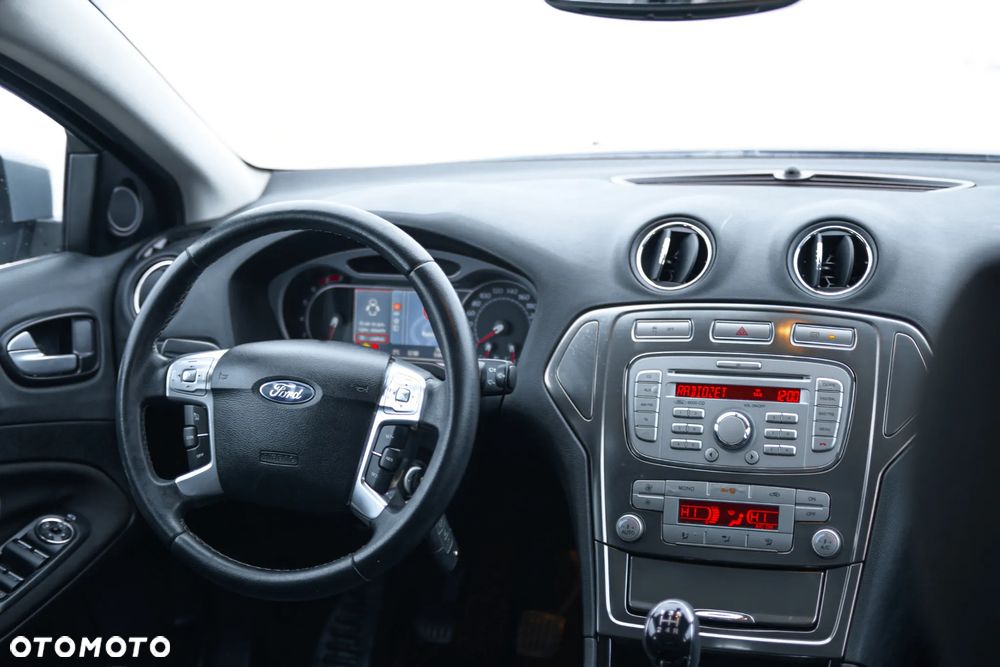 Ford Mondeo 2.0 Ghia - 7