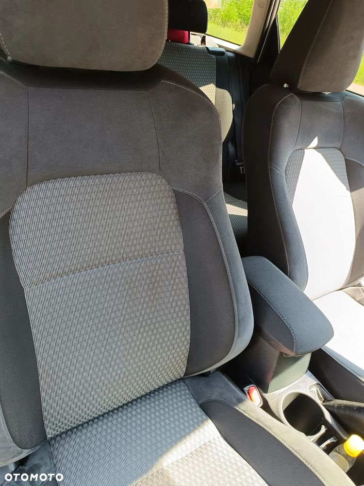 Toyota Auris 1.6 D-4D Prestige - 38