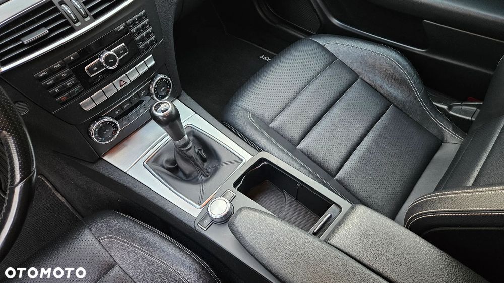 Mercedes-Benz Klasa C 180 CGI BlueEff - 21