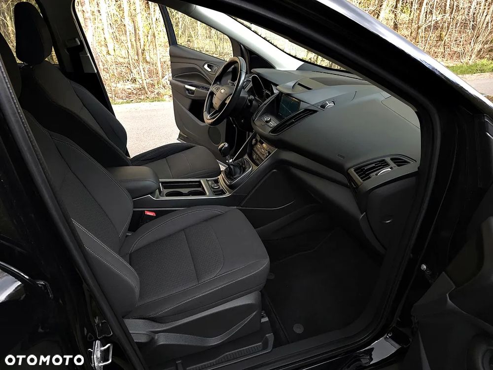 Ford Kuga 2.0 TDCi FWD Titanium Plus - 25