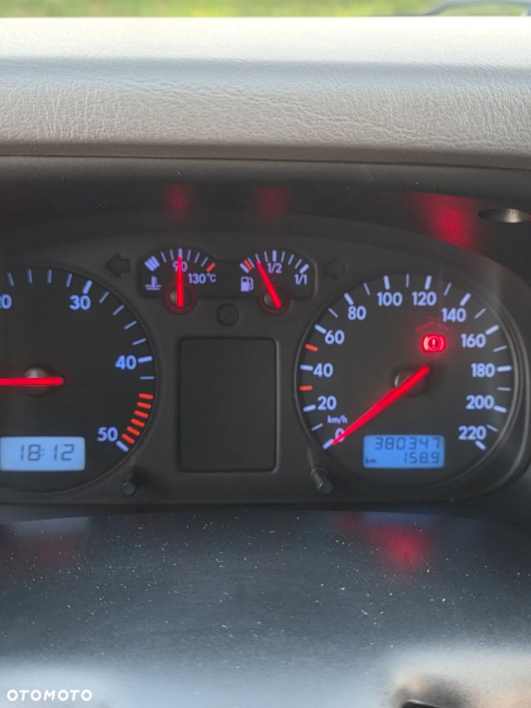 Volkswagen Multivan - 12