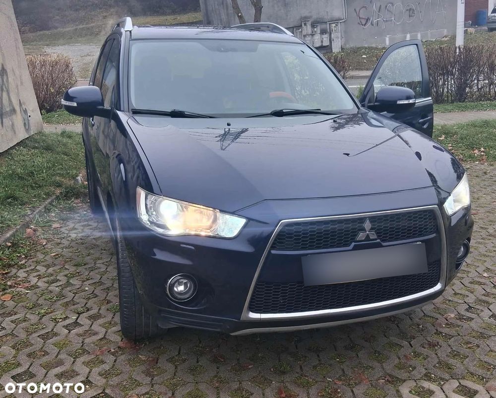 Mitsubishi Outlander - 2