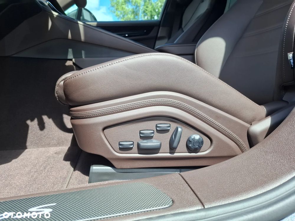 Porsche Panamera Turbo S E-Hybrid PHEV - 13