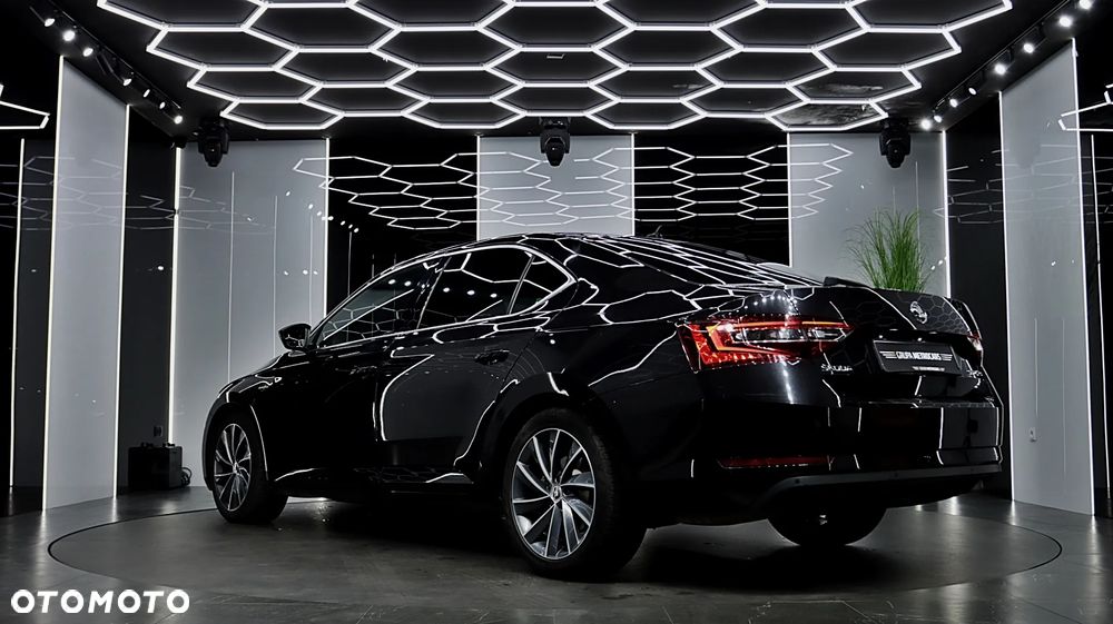 Skoda Superb 2.0 TDI L&K DSG - 5