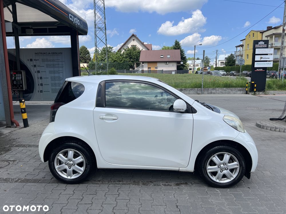 Toyota iQ - 4