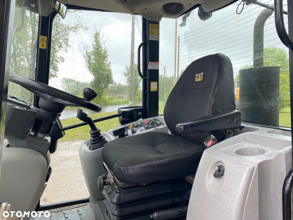 Caterpillar CAT 907H2, 2014 ROK, 6000 MTH, ŁYŻKA OTWIERANA + WIDŁY, z NIEMIEC, SUPER STAN, - 20