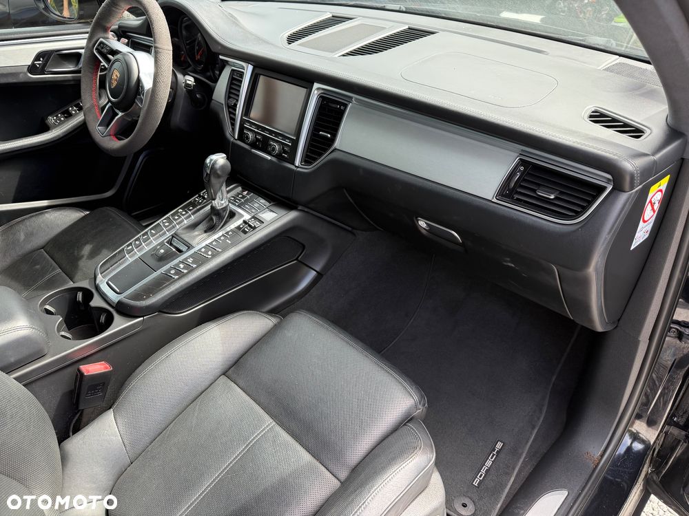 Porsche Macan Turbo PDK - 17