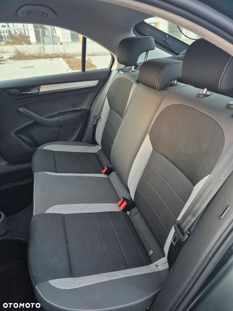Skoda RAPID 1.6 TDI DPF Ambition - 23
